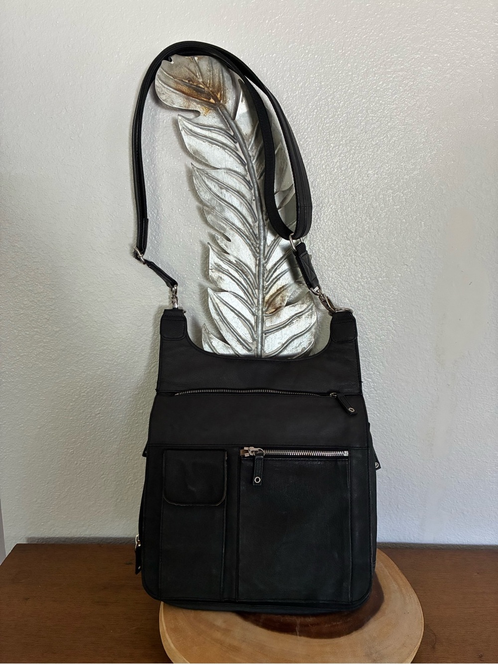 Gun Tote’n Mamas Black Crossbody Conceal Carry Bag with Holster.